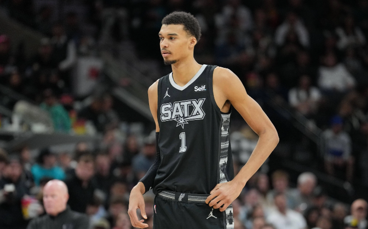 文班第一！美记排25岁以下top10，两人引争议，网友为一人鸣不平